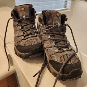 Merrell Women's Moab 2 Mid Hiking Boot